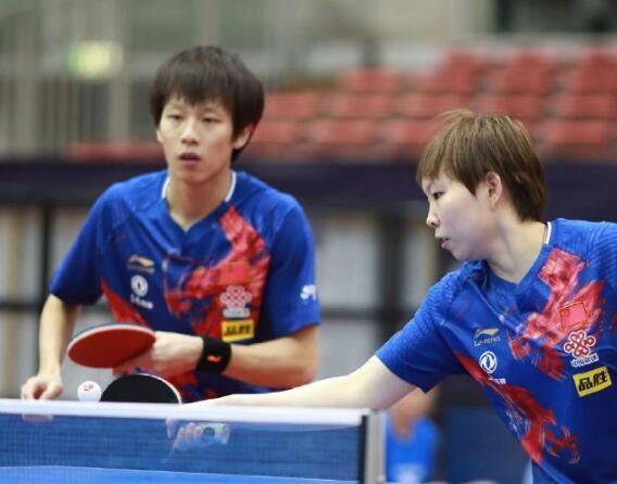 示出两队在 示出两队在