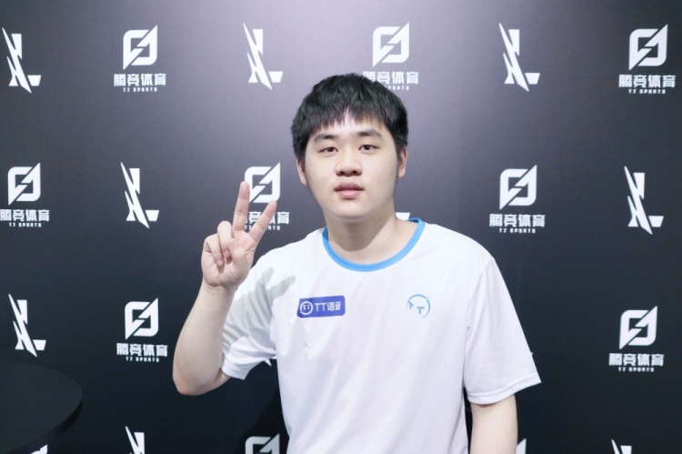 盘逼近德约 盘逼近德约