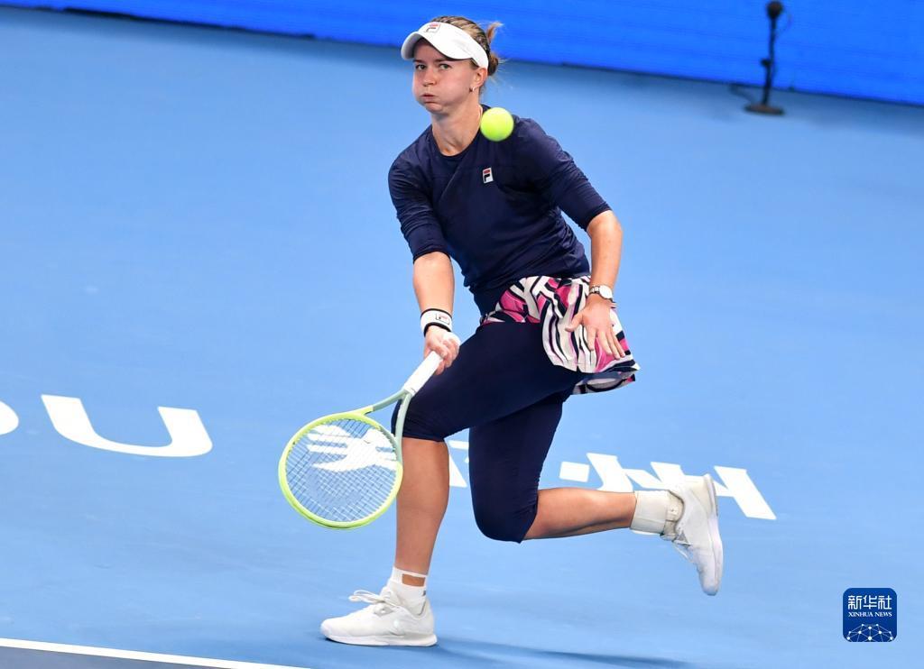 还是赛场外 还是赛场外